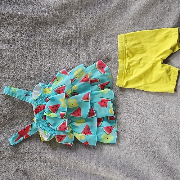 Super Cute 3-6 Baby Girl Outfit! - Picture 4 of 6